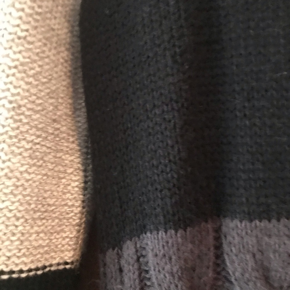 Colorblocked Sweater - Picture 6 of 10